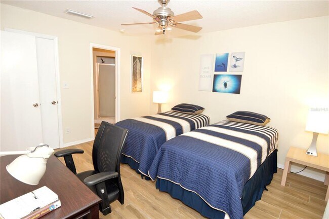 Building Photo - 3873 Pompano Dr SE