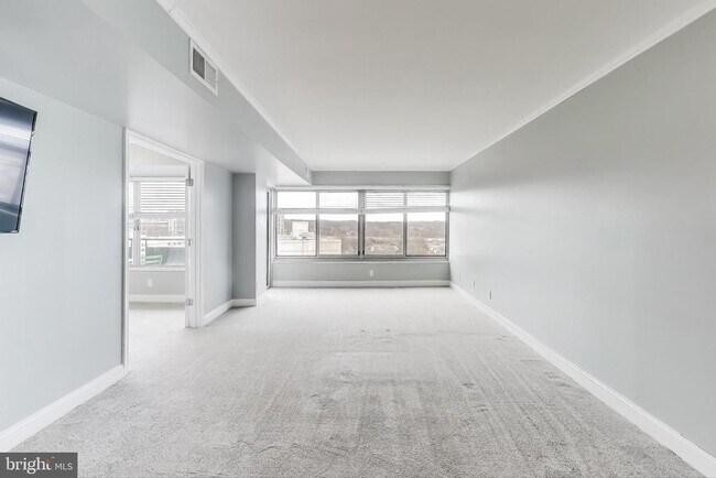 Building Photo - 5340 Holmes Run Pkwy