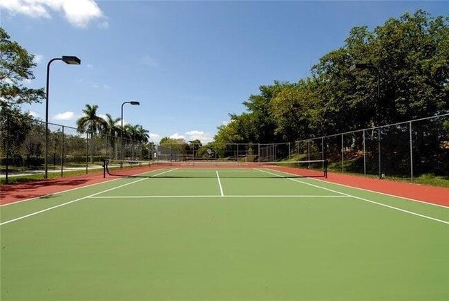 Building Photo - 7823 Sanibel Dr
