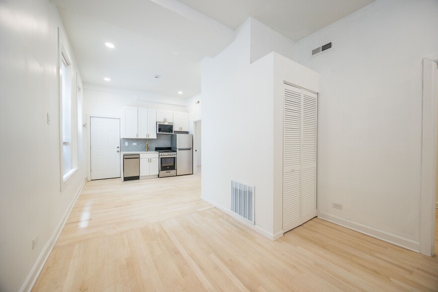 Building Photo - 1247 N Cleaver St
