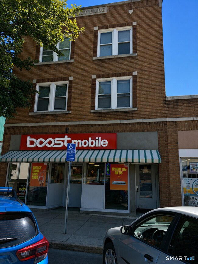 Building Photo - 1067 Main St