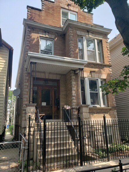 Building Photo - 2102 W Barry Ave