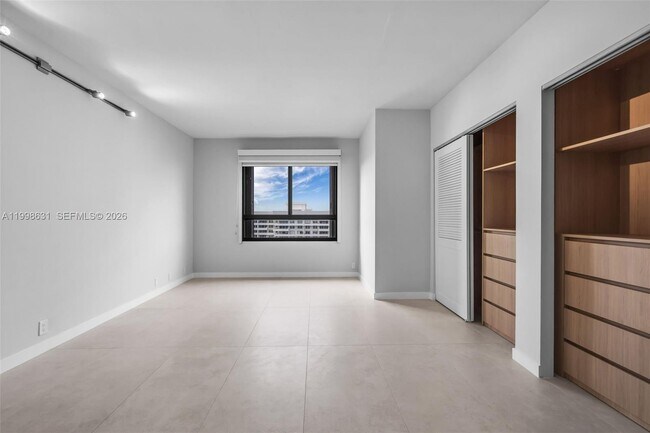 Building Photo - 251 Crandon Blvd