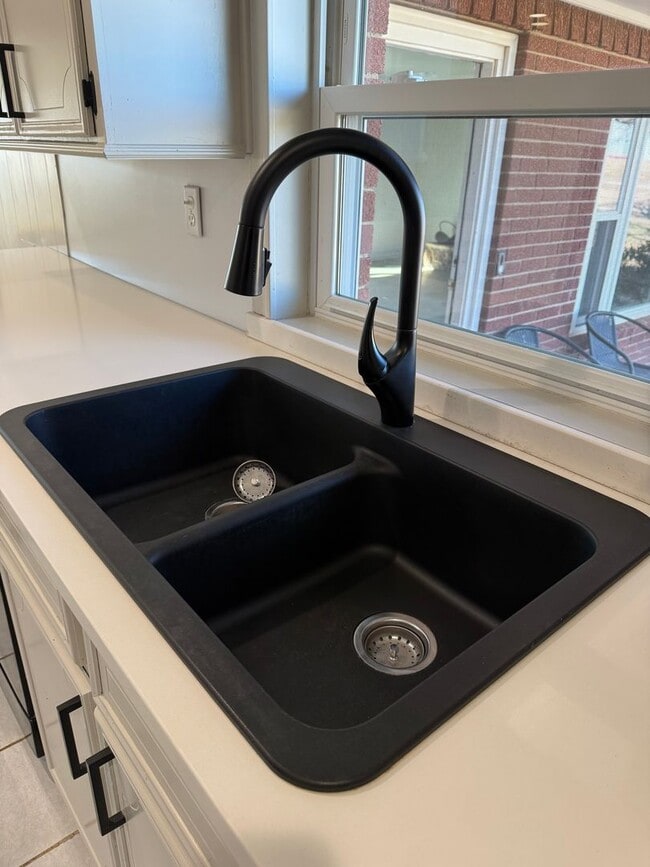 Building Photo - Spacious 2 Bedroom on 1 Arce -Texico Schools