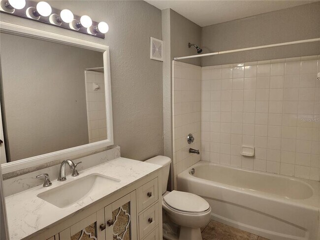 Building Photo - 8932 Manor Loop