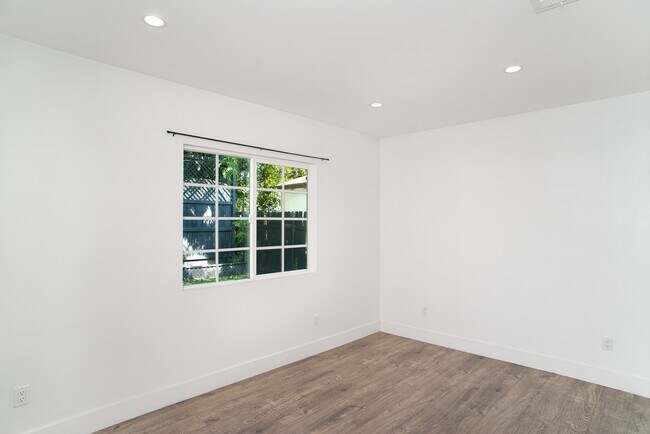 Building Photo - 5904 Tobias Ave