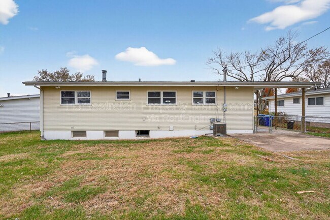 Building Photo - 2 Canary Ct