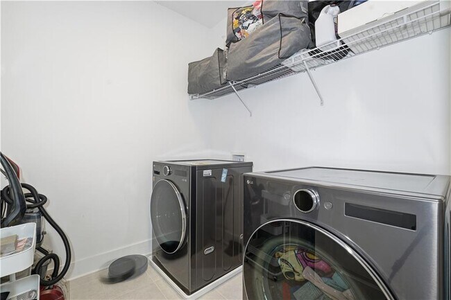 Building Photo - 415 Oakleigh Ave