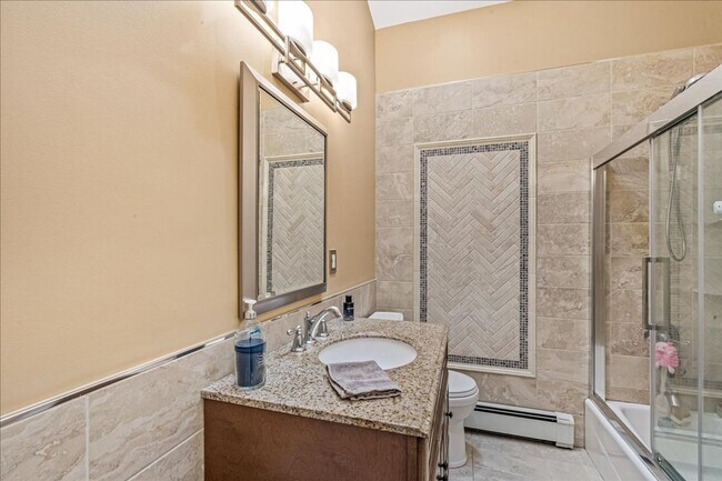 Building Photo - Immaculate 3 Bedroom & 2 Bathroom