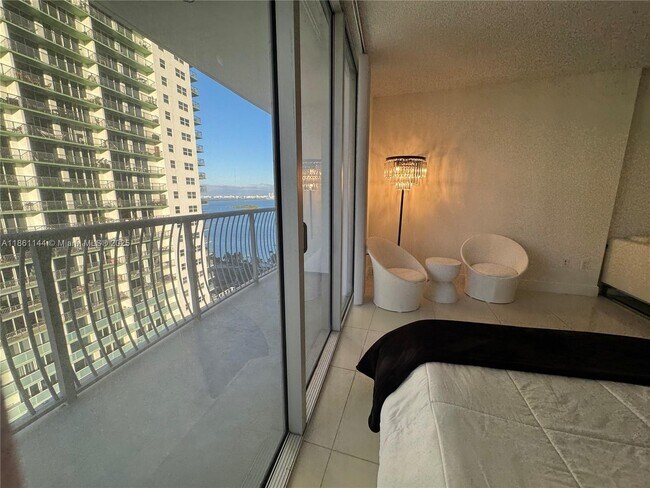 Building Photo - 1750 N Bayshore Dr