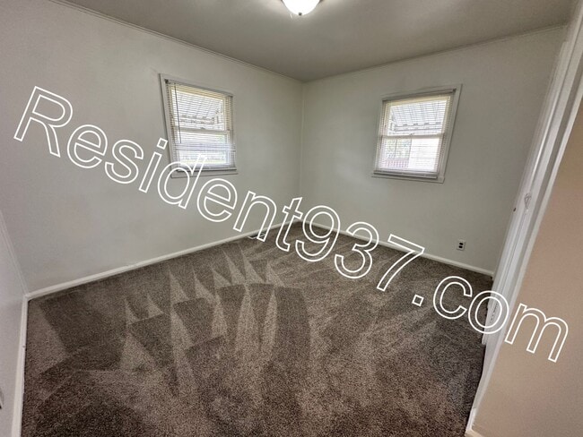 Building Photo - 2 Bed 1 Bath
