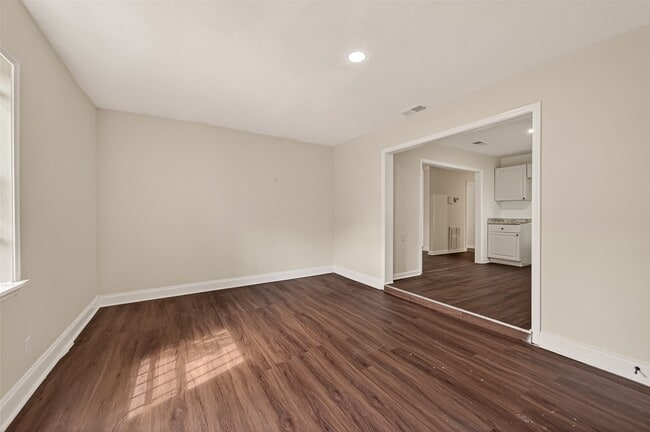 Building Photo - 5830 Southlea St