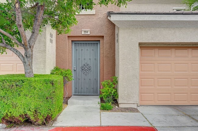 Building Photo - AMBER RIDGE Gated Beauty in Summerlin! 1600+ SF Condo