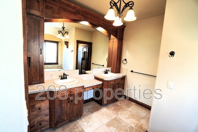 Building Photo - 1921 W Aspen Creek Dr