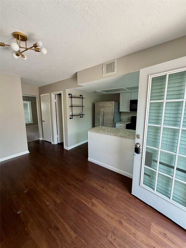 Building Photo - 11525 Beechnut St