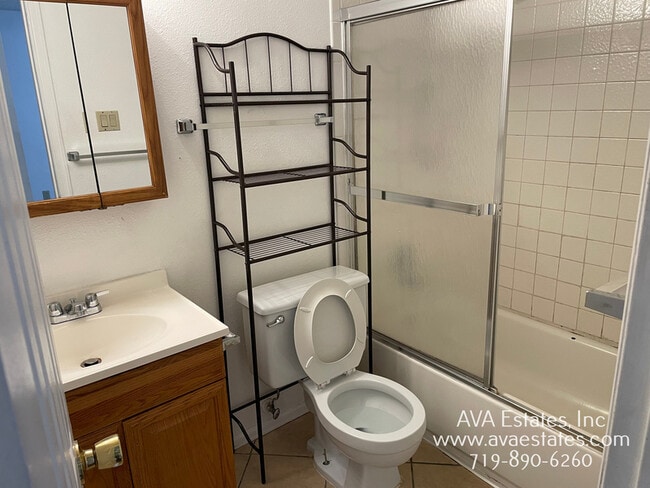 Building Photo - 1324 Anita St