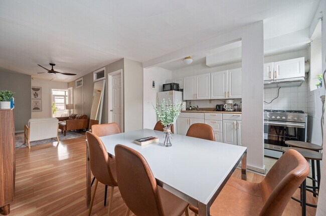 Building Photo - 309 W 28th St