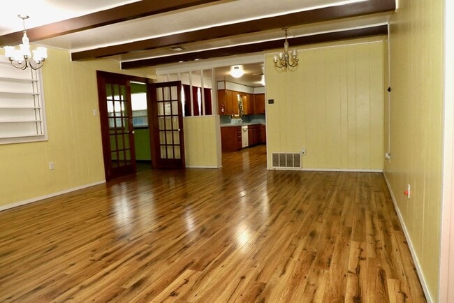 Building Photo - 3420 Fairlane Ave