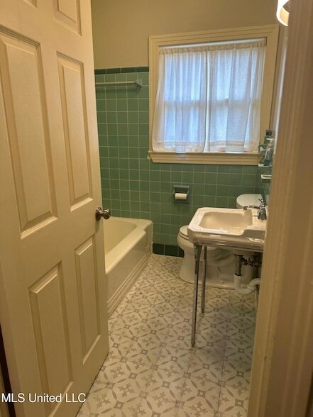 Building Photo - 3564 Cowan Pl