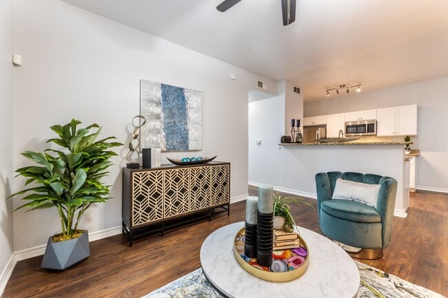 Building Photo - Lakeside Living with 1 Month Free!