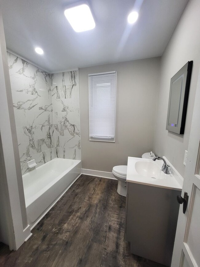 Building Photo - Newly renovated 3 bedroom house in Brookli...