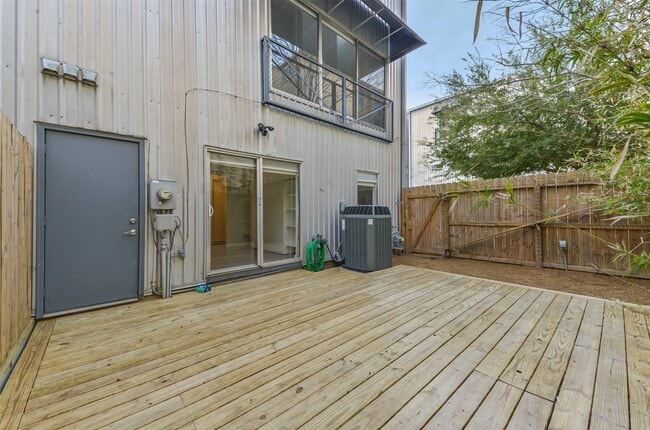 Building Photo - 5214 Blossom St