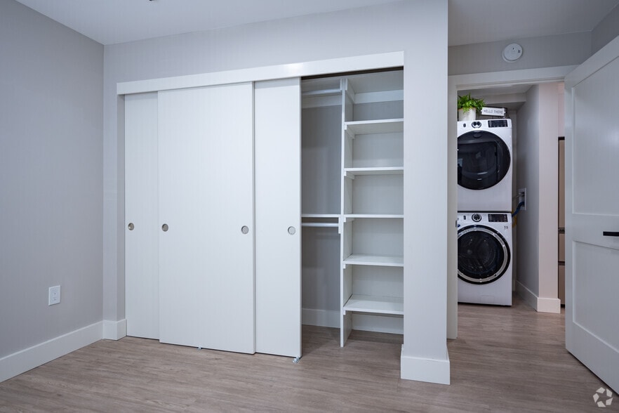 1BR, 1BA - 590SF - Crossbrook Apartments