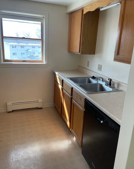 Building Photo - 824 State St