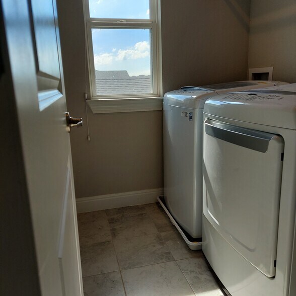 Laundry - 168 Dome Peak Ter