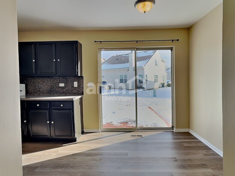 Building Photo - 790 Dogwood Ln