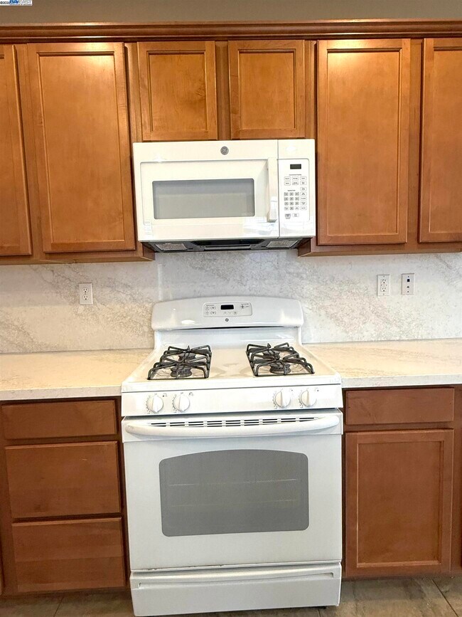 Building Photo - 137 W Questa Trail