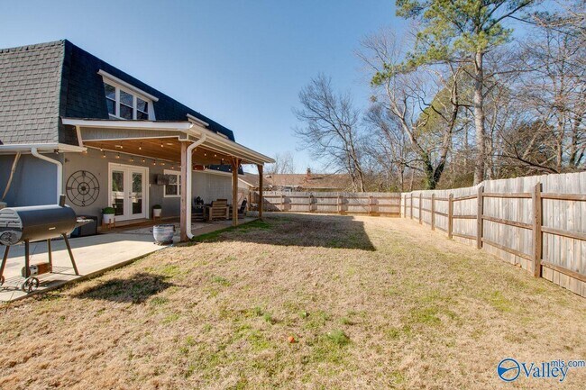 Building Photo - 2013 Wrenwood Dr SE