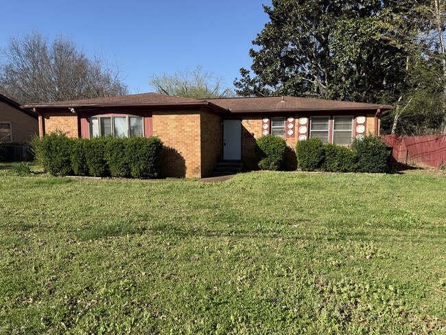 Building Photo - 3811 Lakeview Dr NW