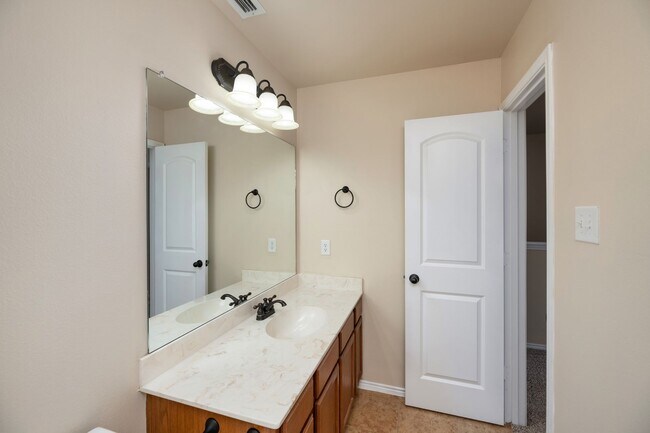 Building Photo - Beautiful 3 Bedroom Townhome located in Lavon,Texas!