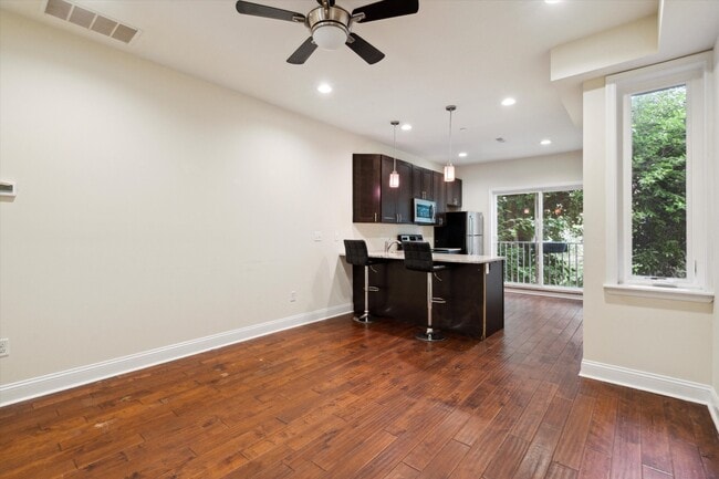 Building Photo - 1521 W Seybert St