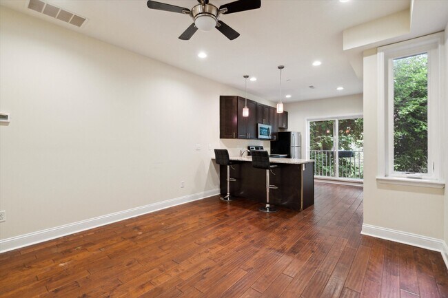 Primary Photo - 1521 W Seybert St