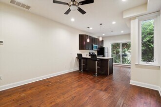 Building Photo - 1521 W Seybert St