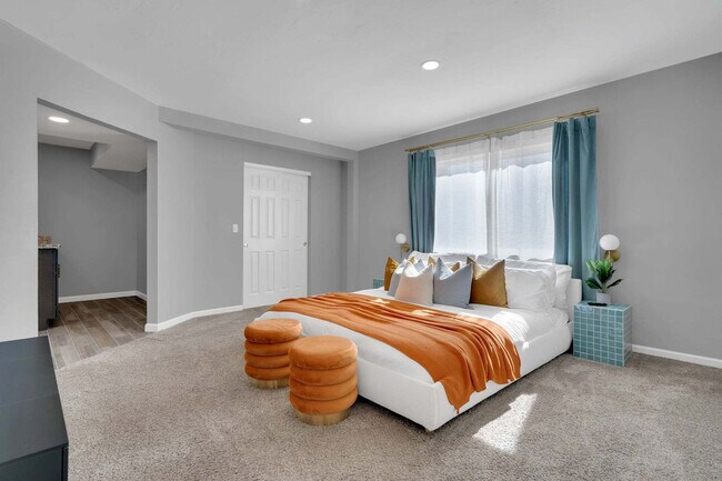 Building Photo - 6240 E River Rd