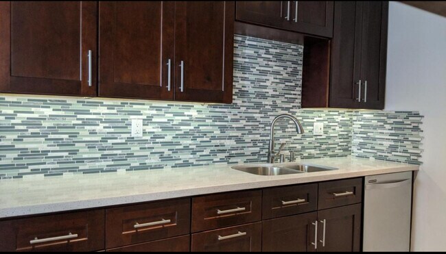 Building Photo - 1926 Glendon Ave