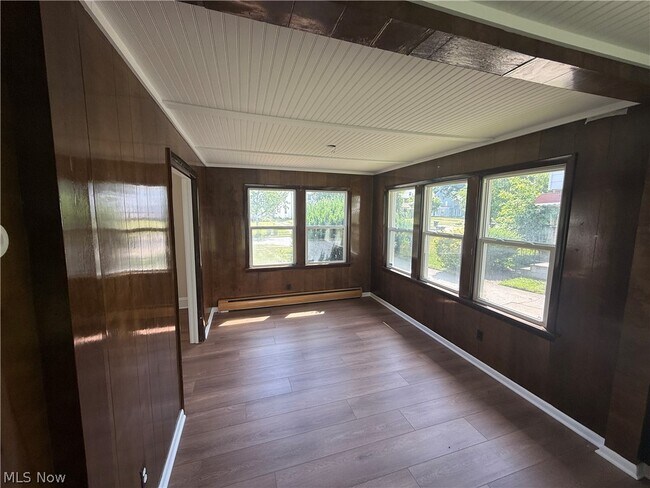 Building Photo - 3012 Albion Rd