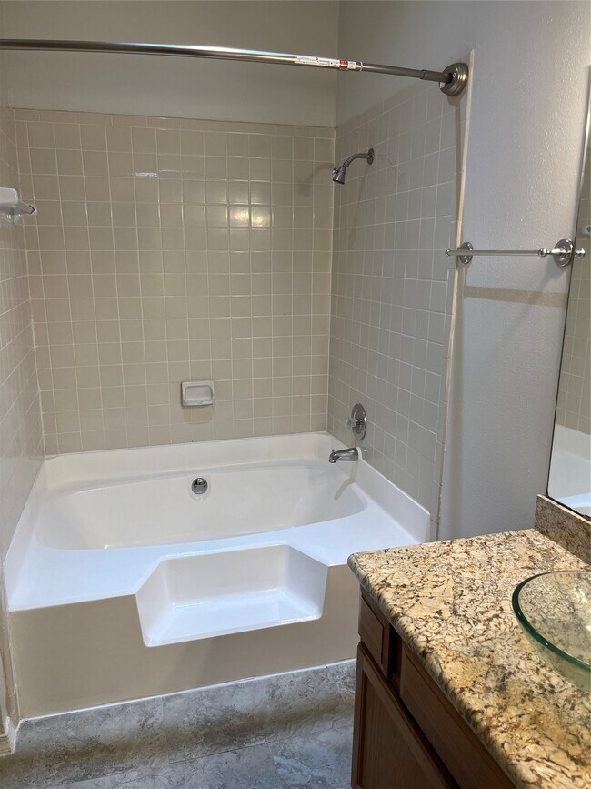 Building Photo - 580 Wilcrest Dr