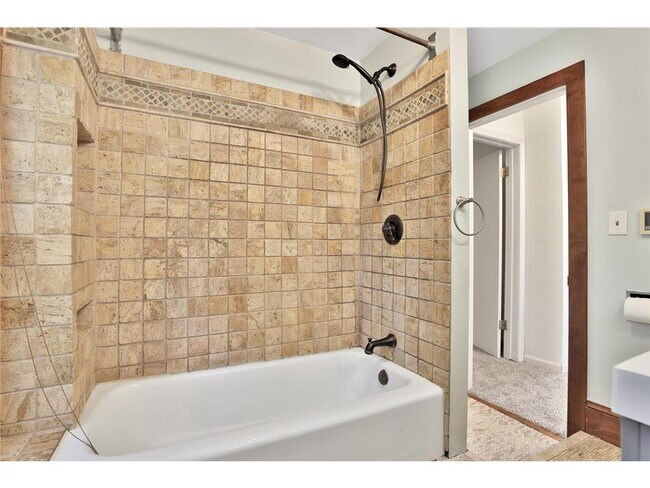 Building Photo - 2122 Temple Ct