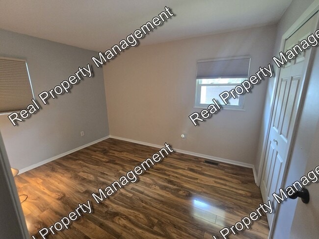 Building Photo - Three Bedroom Ranch