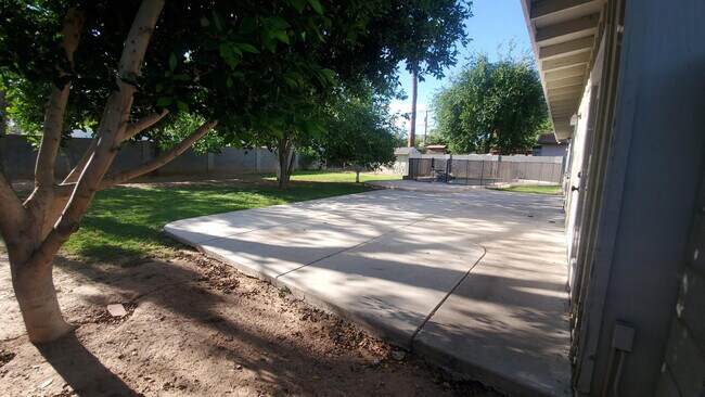 Building Photo - 4128 N 46th Pl