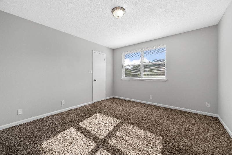 Building Photo - 813 Golf View Pl