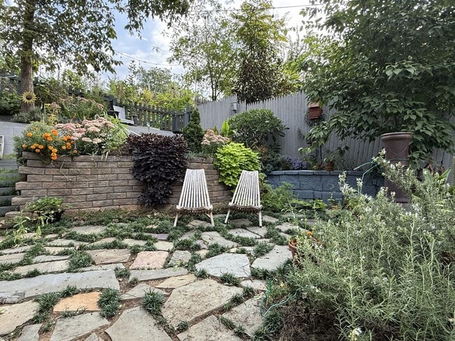 Building Photo - 1328 Morris Rd SE