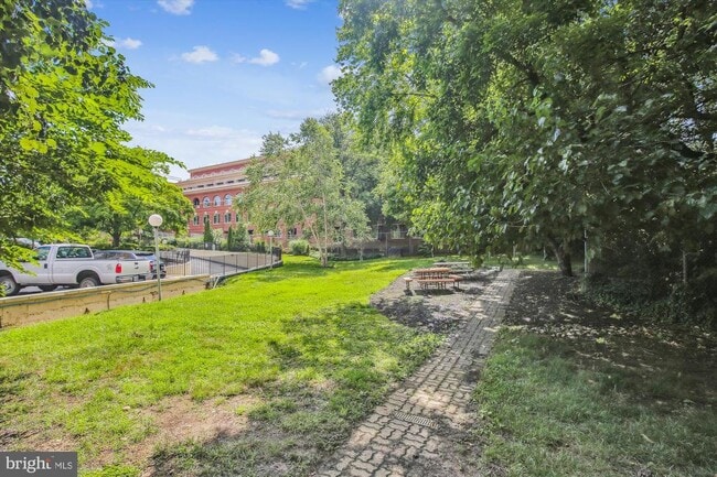 Building Photo - 501 Slaters Ln