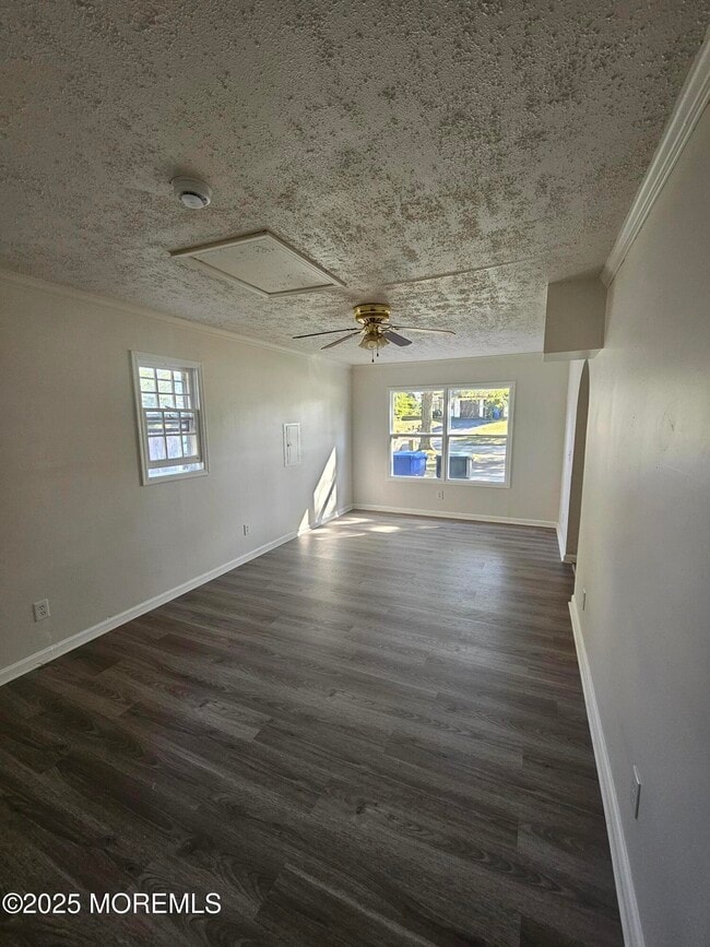 Building Photo - 1024 Irving Pl
