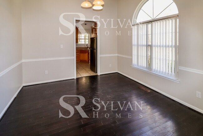 Building Photo - Easy living in this 4 BR, 2.5 BA home