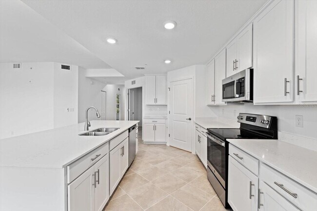 Building Photo - 12440 Wellen Golf St